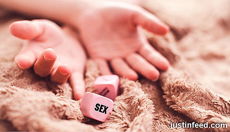 10 Lustige Sex-Spiele zum Spielen mit deinem Freund im Bett