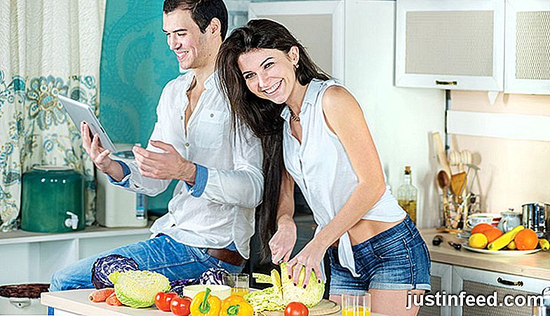 10 Ideas para hacer que cocinar con tu pareja sea más divertido