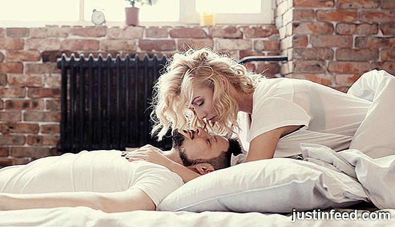 Hur man låter Sexig i sängen och uppmuntrar din partner